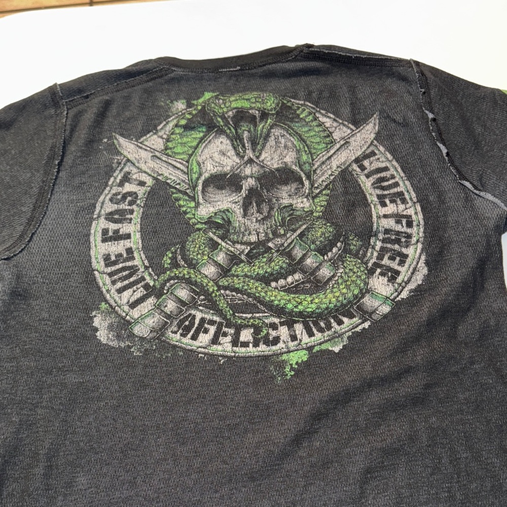 Affliction Men's Black and Gray Camo‎ Long Sleeve Reversible Shirt - Picture 6 of 12